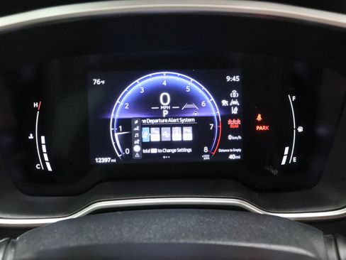 Used 2023 Toyota Corolla Cross XLE w/ Convenience Package FWD image 42