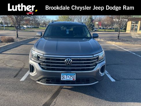 Used 2025 Volkswagen Atlas SE image 1