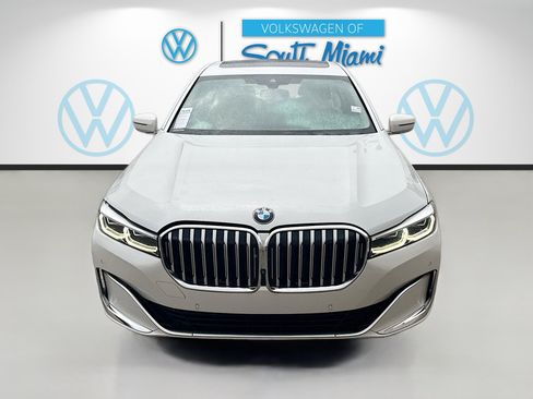 Used 2020 BMW 750i xDrive image 2