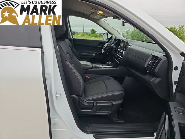 Used 2025 Nissan Pathfinder SV FWD image 27
