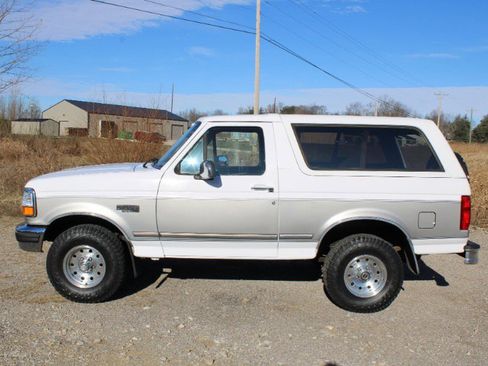 Used 1995 Ford Bronco XLT image 2