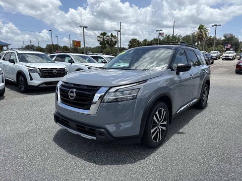 Certified 2024 Nissan Pathfinder Platinum w/ Cargo Package FWD image 8
