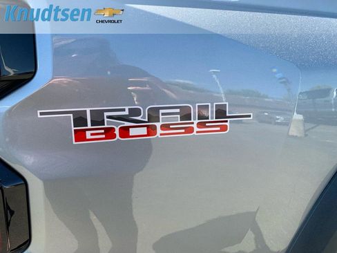Used 2025 Chevrolet Colorado Trail Boss AWD/4WD image 13