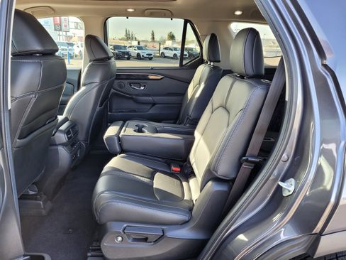 Certified 2024 Honda Pilot Touring image 12
