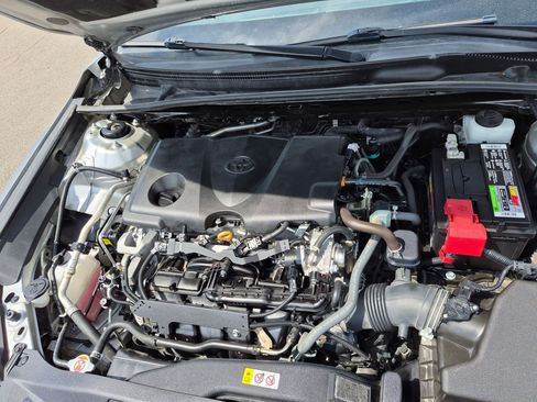 Used 2021 Toyota Camry LE FWD image 33