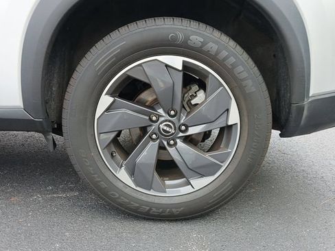 Used 2024 Nissan Rogue SV FWD image 7