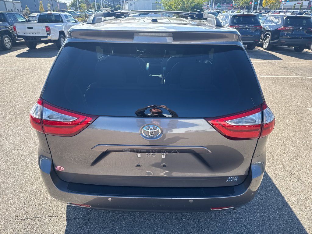 Used 2017 Toyota Sienna XLE Premium w/ Outdoor Package AWD/4WD image 6
