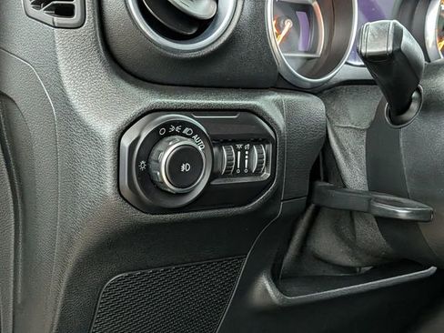 Used 2018 Jeep Wrangler Unlimited Sahara image 13