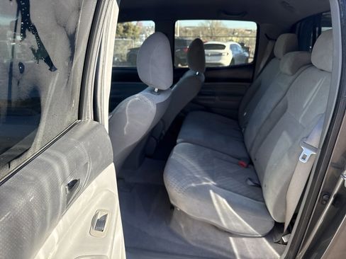 Used 2010 Toyota Tacoma Base image 18