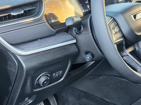 Used 2023 Jeep Grand Cherokee L Limited w/ Luxury Tech Group II image 17