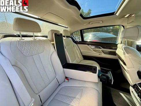 Used 2018 BMW 740i xDrive AWD/4WD image 27