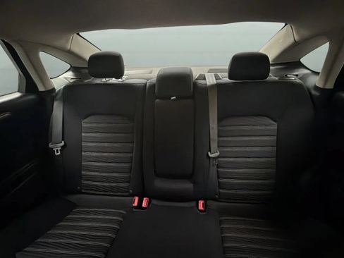 Used 2016 Ford Fusion SE FWD image 18