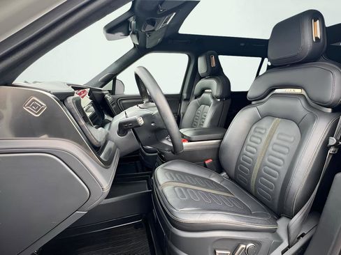 Used 2023 Rivian R1S Adventure image 17