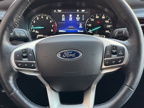 Used 2022 Ford Explorer XLT image 36