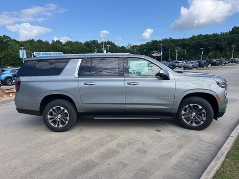 New 2026 Chevrolet Suburban LS RWD image 8