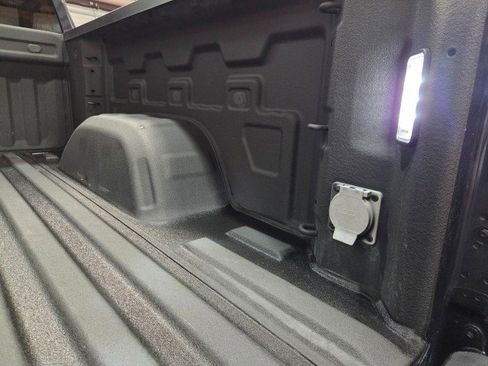 Used 2023 GMC Sierra 1500 AT4 w/ AT4 Premium Package image 32