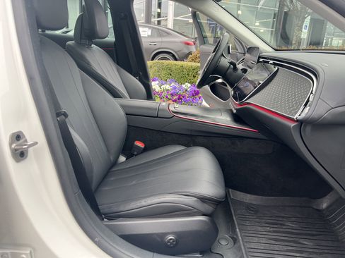 Used 2025 Mercedes-Benz E 350 Sedan image 35