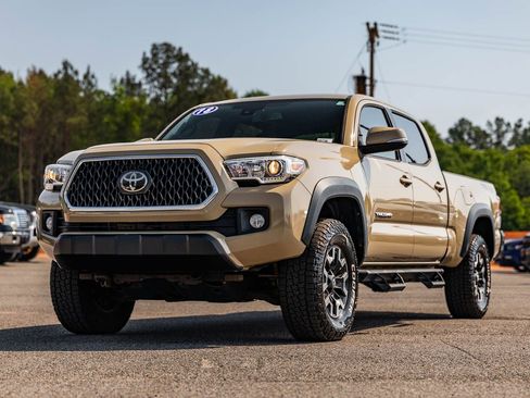 Used 2018 Toyota Tacoma TRD Off-Road AWD/4WD image 3