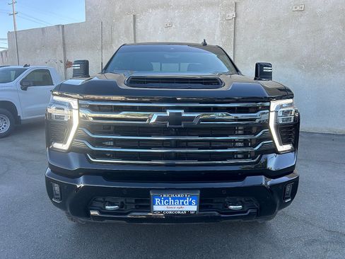 Used 2024 Chevrolet Silverado 2500 High Country w/ High Country Premium Package AWD/4WD image 8