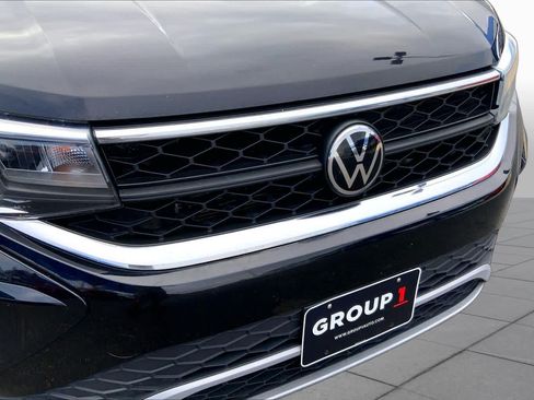 Used 2022 Volkswagen Taos SE w/ Panoramic Sunroof Package FWD image 29