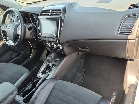 Used 2025 Mitsubishi Outlander Sport SE AWD/4WD image 31