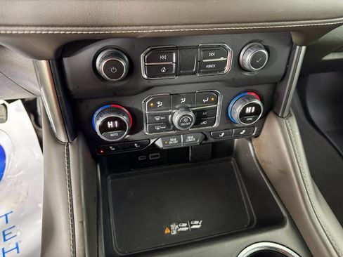 Used 2023 Chevrolet Suburban LT image 25