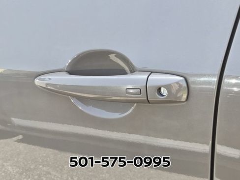 Used 2024 Nissan Rogue SV w/ SV Premium Package FWD image 8