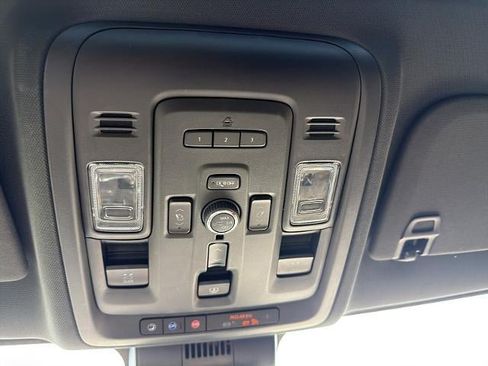 Used 2023 Chevrolet Tahoe Premier AWD/4WD image 38