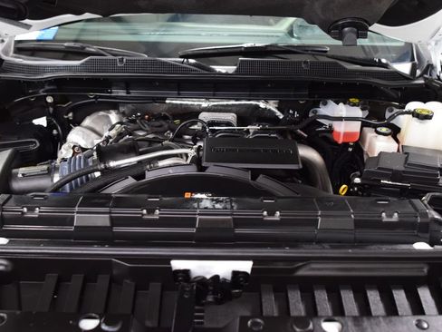 Used 2024 Chevrolet Silverado 2500 ZR2 w/ Technology Package AWD/4WD image 34