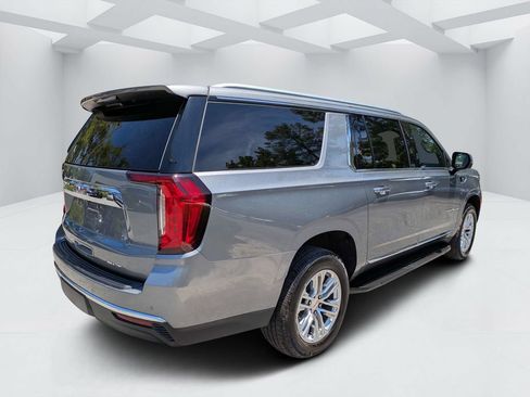 Used 2022 GMC Yukon XL SLT w/ SLT Luxury Package AWD/4WD image 3