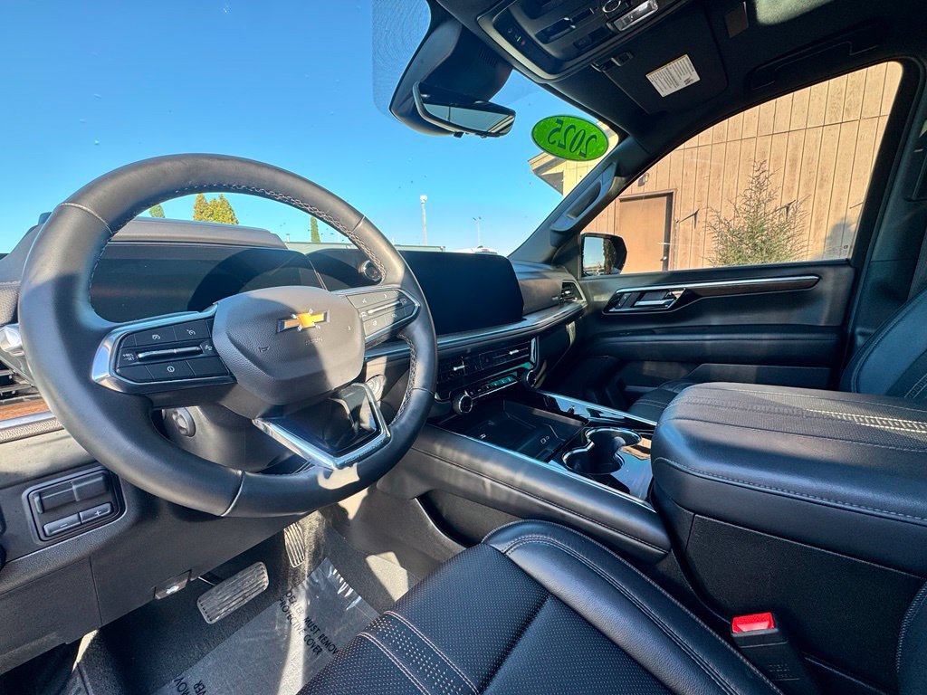 Used 2025 Chevrolet Suburban High Country AWD/4WD image 20