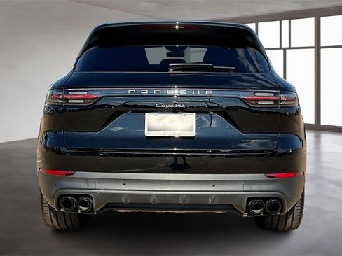 Used 2023 Porsche Cayenne Platinum Edition image 4