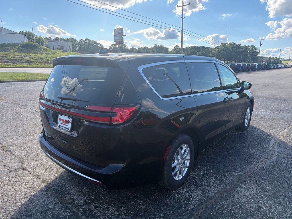 New 2027 Chrysler Pacifica Select w/ Family Tech Group FWD image 5
