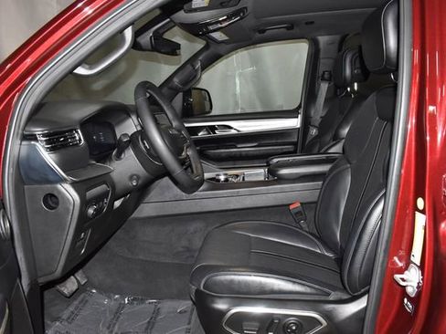 Used 2024 Jeep Wagoneer Series II image 12