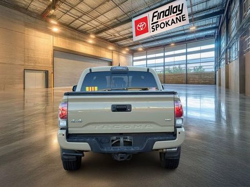 Used 2017 Toyota Tacoma Limited image 5