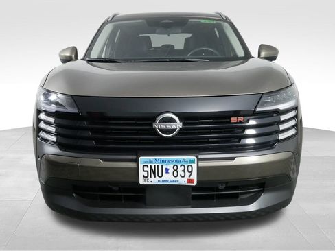Used 2025 Nissan Kicks SR w/ SR Premium Package AWD/4WD image 3