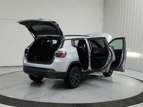New 2026 Jeep Compass Latitude image 15