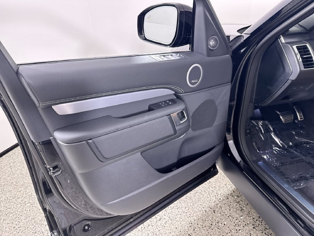New 2026 Land Rover Discovery Limited Edition AWD/4WD image 13