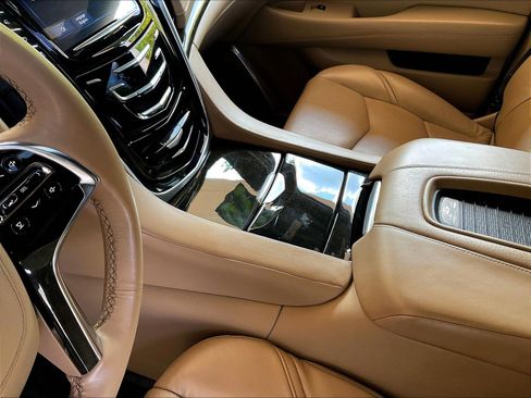 Used 2020 Cadillac Escalade Platinum AWD/4WD image 18