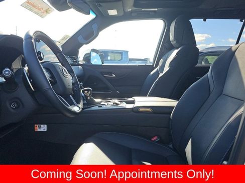 Used 2025 Lexus LX 600 4WD w/ Luxury Package image 5