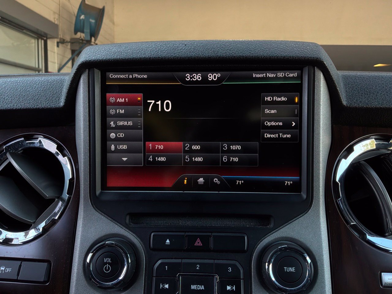 Used 2015 Ford F250 Lariat w/ Lariat Ultimate Package AWD/4WD image 44