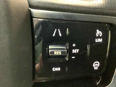 Used 2021 Land Rover Discovery Sport SE R-Dynamic image 19