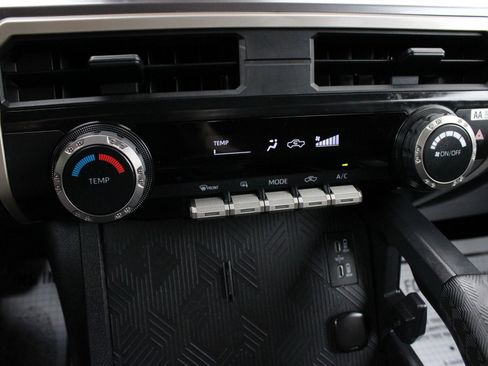 Used 2025 Toyota Tacoma SR5 AWD/4WD image 37