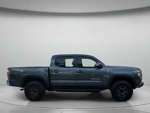 Used 2021 Toyota Tacoma TRD Off-Road AWD/4WD image 32