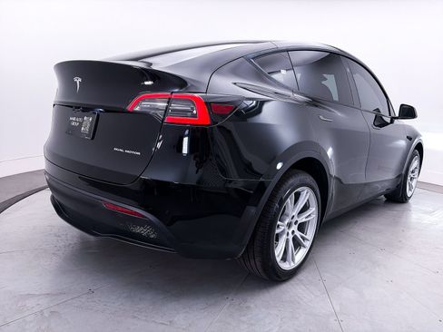 Used 2024 Tesla Model Y Long Range AWD/4WD image 14