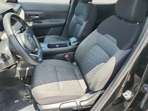 Used 2025 Nissan Kicks SV AWD/4WD image 9
