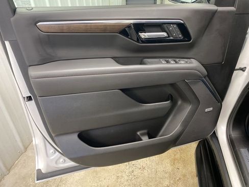 Certified 2025 Chevrolet Suburban High Country image 38