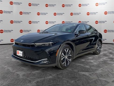 Used 2024 Toyota Crown XLE image 1