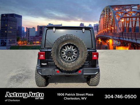Used 2025 Jeep Wrangler Sahara w/ Safety Group image 4
