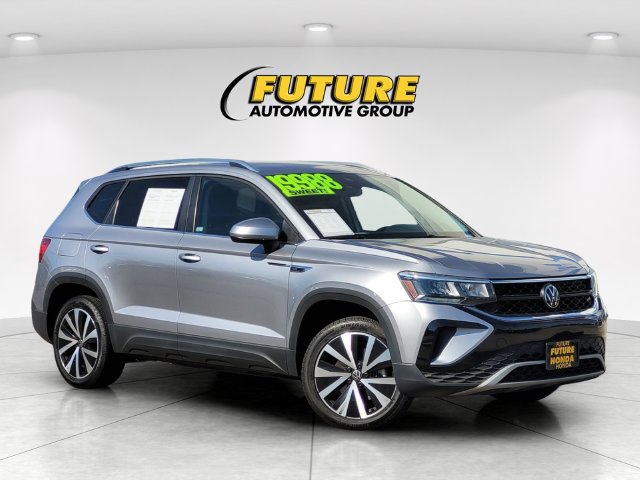 Used 2024 Volkswagen Taos SE FWD image 1